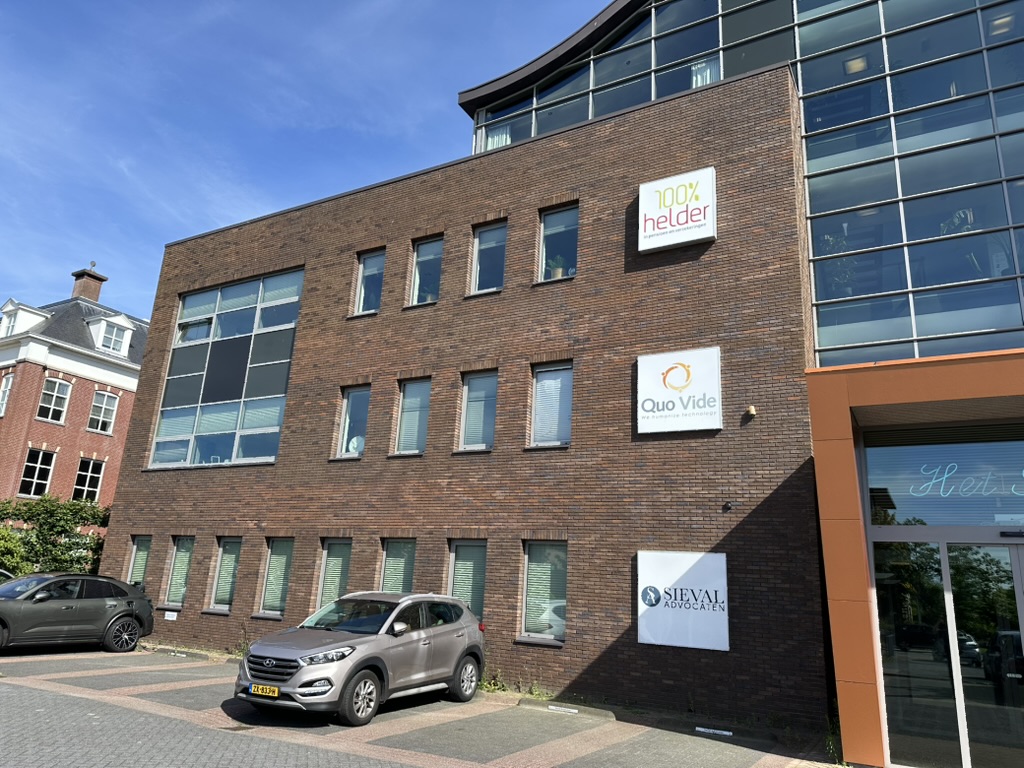De voorgevel van het Quo Vide-kantoor aan de Jan Duikerweg in Heerhugowaard.